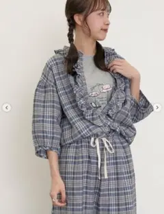 サマンサモスモス　【Cross×Linen】フリルブラウス