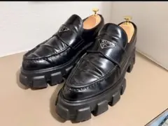 プラダPRADA モノリス ポインテッドトゥ ローファー レザー