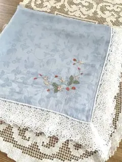 WEDGWOOD シルク100 ワイルドストロベリー ハンカチ レース縁のサムネイル