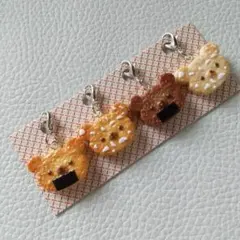 チャーム #1260 くまさん型　　　　おせんべい ミニチュア デコパーツ