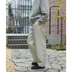 アーバンリサーチ　ワイドテーパードパンツ　アイボリー