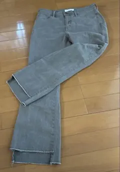 BLUE/自由区 グレー デニムパンツ サイズ40のサムネイル