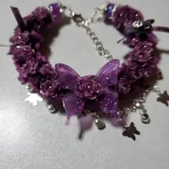 紫色の花と蝶のブレスレット