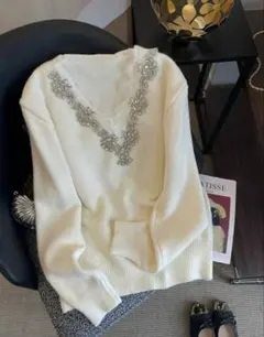 ニット　セーター　ビーズ装飾 Vネック