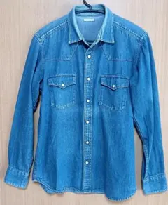 GU デニムシャツ　ネイビージャケット　ライトダメージ