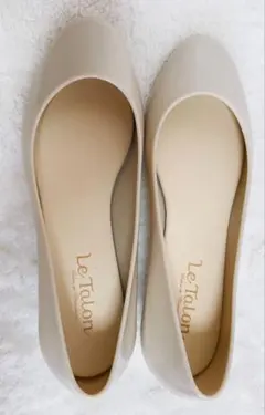 Le Talon ベージュ フラットシューズ