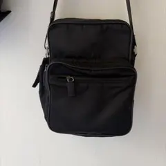 ✨美品✨プラダ ショルダーバッグ アマゾン 三角ロゴ ナイロン レザー ブラックのサムネイル