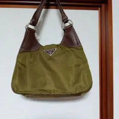 PRADA ナイロン ショルダーバッグ カーキ 難あり 色移り 変色ありのサムネイル
