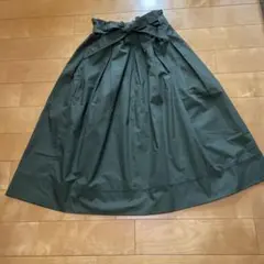 ユニクロ　カーキ　オリーブグリーン　フレアスカート