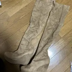 ベージュ スエード ニーハイブーツ ウェッジヒール