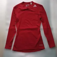 adidas techfit 長袖シャツ レッド