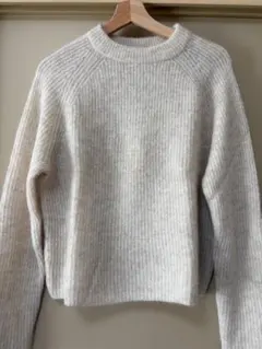 アイボリー ニット