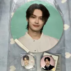 SEVENTEEN FOLLOW AGAIN うちわ 缶バッジ　ジュン　セブチ