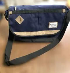 Champion ショルダーバッグ ネイビー 蓋つきのサムネイル