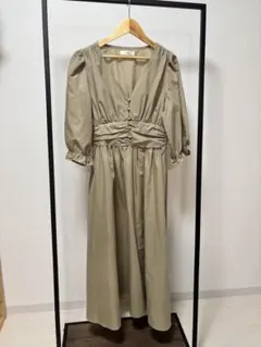 fifth ベージュ ウェストギャザーロングワンピース　vネック　Sサイズ