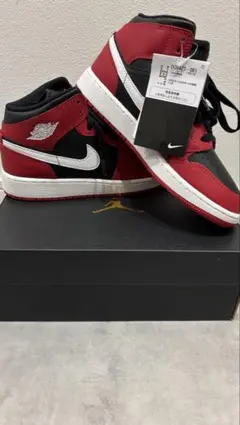 NIKE エアジョーダン1 MID