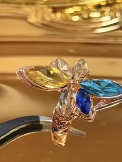 大きめ蝶デザインのカラフルリング 品質良好 ビンテージ風