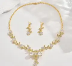 ゴールド花モチーフネックレスとピアスセット　イヤリング変更可能