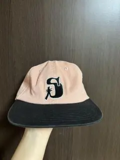 STUSSY ピンク ブラック キャップ