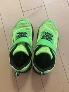 瞬足　蛍光グリーン メッシュスニーカー