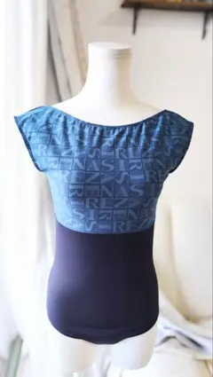 Ｍ～Lサイズ∕アルファベットが小粋なブルーの大人スタイリッシュなバレエレオタード