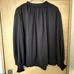 黒 バルーンスリーブ 長袖シャツ