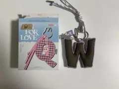 【Ｗ】ラブブ PIN FOR LOVE イニシャル アルファベット キーリング