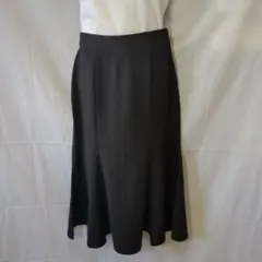 黒いフレアスカート ひざ丈