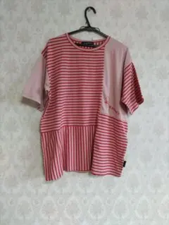 新柄！ドラッグストアーズ 半袖Tシャツ　Ｆ　ピンクxレッドのストライプ柄のサムネイル
