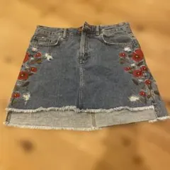 ZARA 赤の花柄刺繍　デニム　　ミニスカート　M