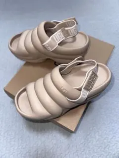 3日間限定♡UGG W AWW YEAH サンダル 24cm ベージュのサムネイル