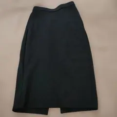 黒いタイトスカート スリット入りのサムネイル