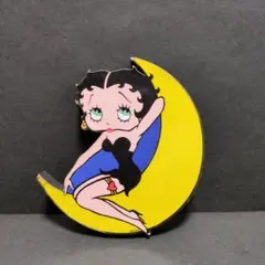 ベティ・ブープ 月の上に座るデザイン