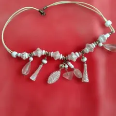 ホワイトビーズ装飾チョーカー