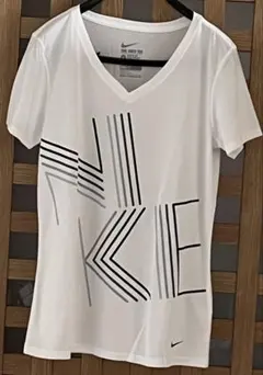 未使用品レディースNIKE DRY-FIT Tシャツ
