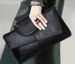 【新品】黒クロコダイル風エンボス加工ハンドバッグ　ショルダーストラップ付き！