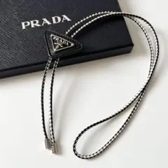 PRADA トライアングルロゴ ループタイ - メルカリ