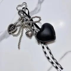 値下げ　新品　バッグチャーム　じゃらじゃらキーホルダー　ハート　韓国