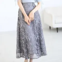 美品　ミッシュマッシュ　花柄刺繍フレアチュールスカート　グレー　S きれいめ