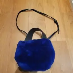 値下げ早い者勝ちフワフワファー素材ショルダーバッグ 青ストラップ付き