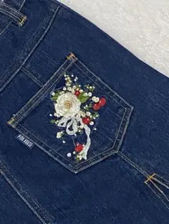 ピンクハウス　花刺繍ダークブルーデニムスカートのサムネイル