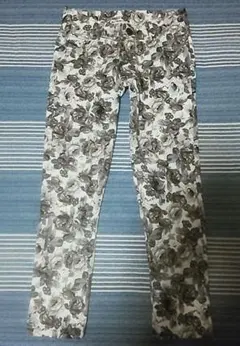 グレー　白　花柄　スキニー　パンツ　ZARA　系