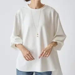 ✨定価1.8万円✨ビアズリー　Tブラウス 長袖　ホワイト　ストレッチ　ゆったりのサムネイル