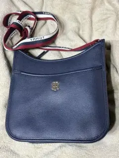 ネイビー ショルダーバッグ　TOMMY HILFIGER