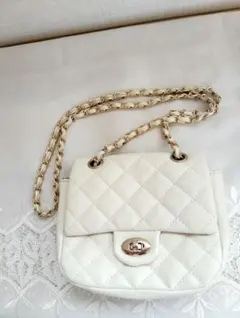 ホワイトキルティングミニショルダーバッグ