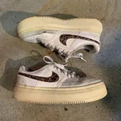 NIKE コートビジョン アルタ LTR レオパード 厚底スニーカー ヒョウ柄