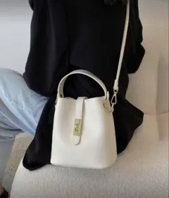 ホワイト バケツ型ショルダーバッグ　アイボリー