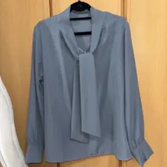 オリヒカ　RHYMEリボン付きブルーグレー長袖シャツのサムネイル
