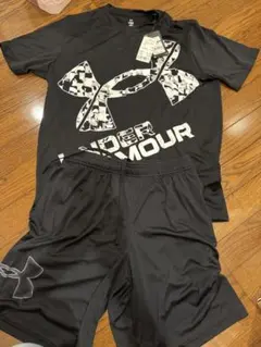 Under Armour ブラック Tシャツとショーツセット