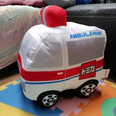 トミカ 救急車 特大サイズぬいぐるみのサムネイル